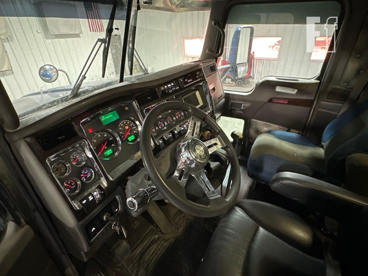 2011-kenworth-t660-image-13