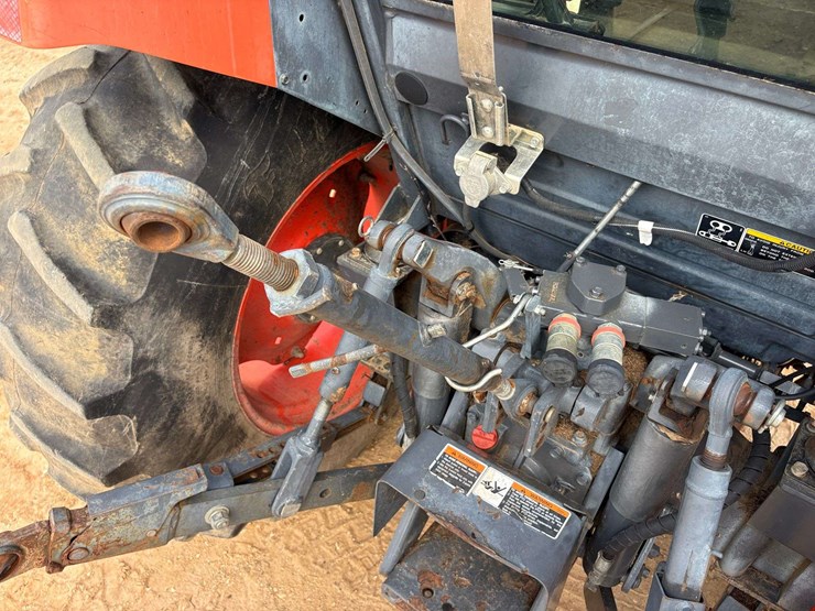 2014-kubota-m6060-image-29