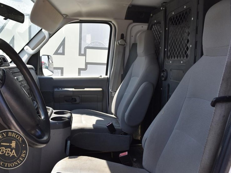 2014-ford-e250-image-15