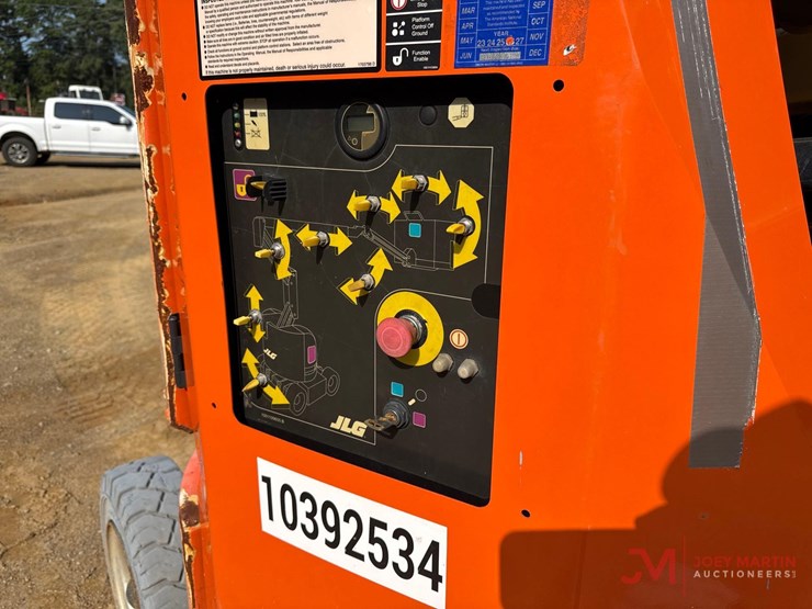 2015-jlg-e300ajp-image-7