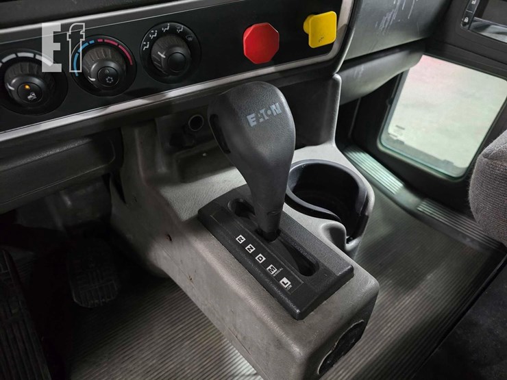 2013-kenworth-t800-image-15