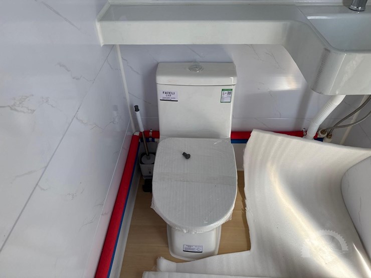 mobile-toilet-with-shower-image-15