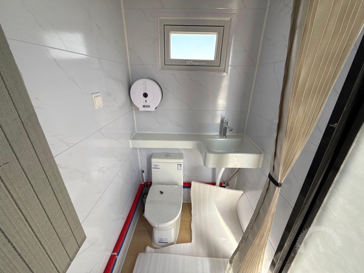 mobile-toilet-with-shower-image-13