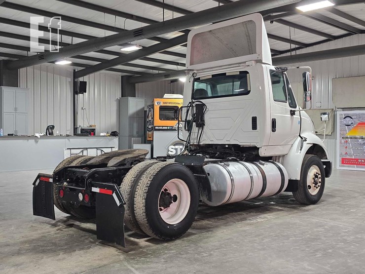 2017-international-transtar-8600-image-3