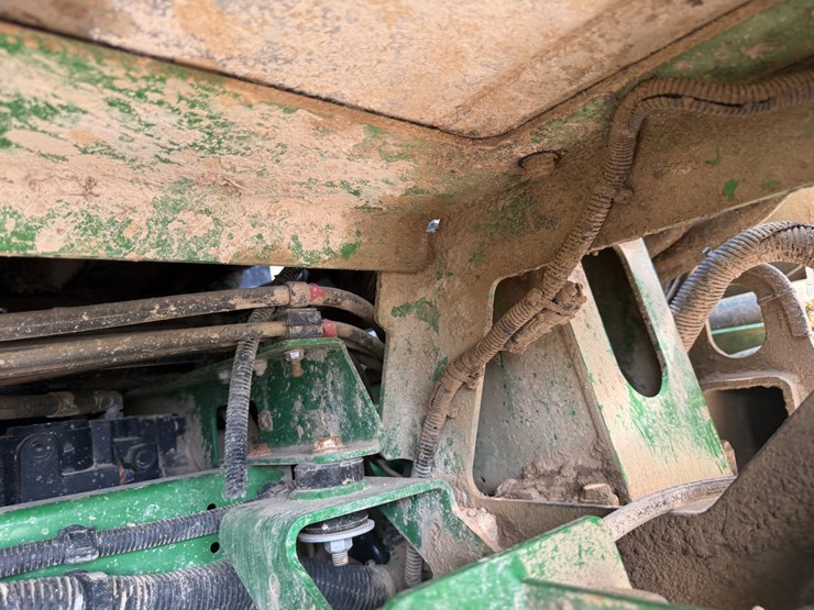 2016-john-deere-r4038-image-25