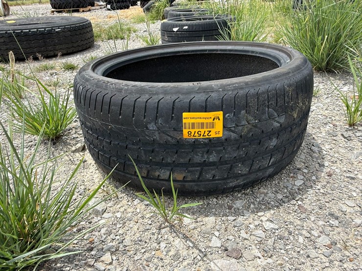 #27578-•-(1)-p-zero-265/35r20-tire-inv#-27578-image-3