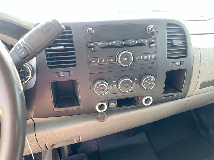 2013-chevrolet-silverado-3500-image-13
