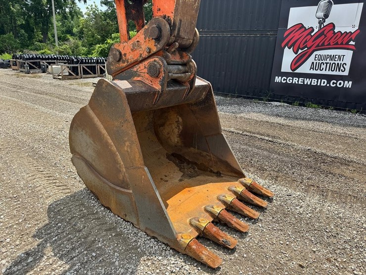 2015-hitachi-zx350lc-6n-image-10