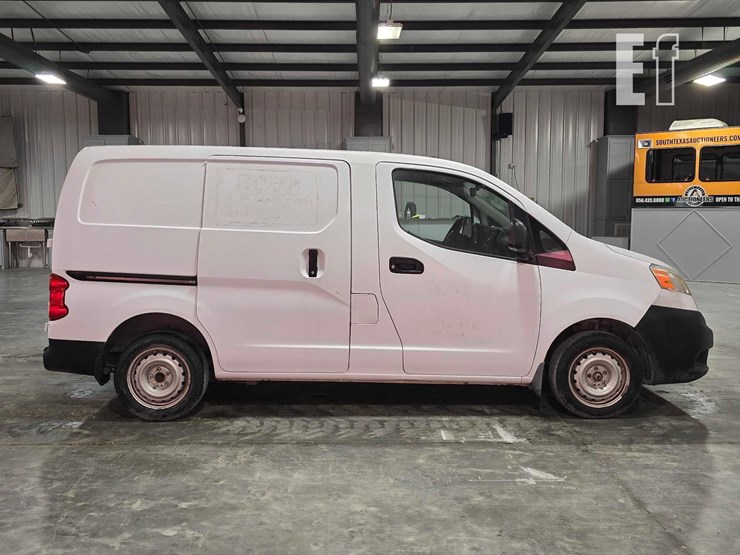 2015-nissan-nv200-image-6