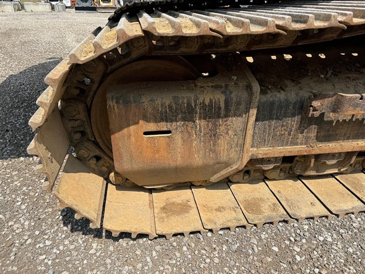 2015-hitachi-zx350lc-6n-image-17