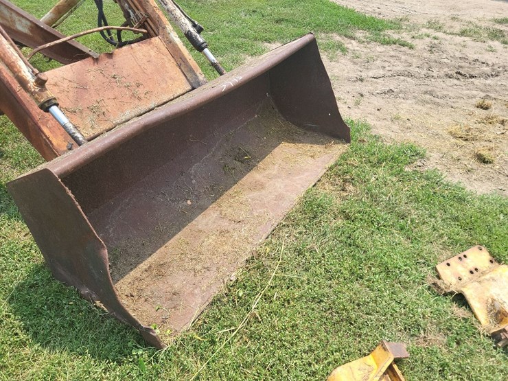 international-2000-loader-w/66"-bucket-and-mounting-brackets-image-23