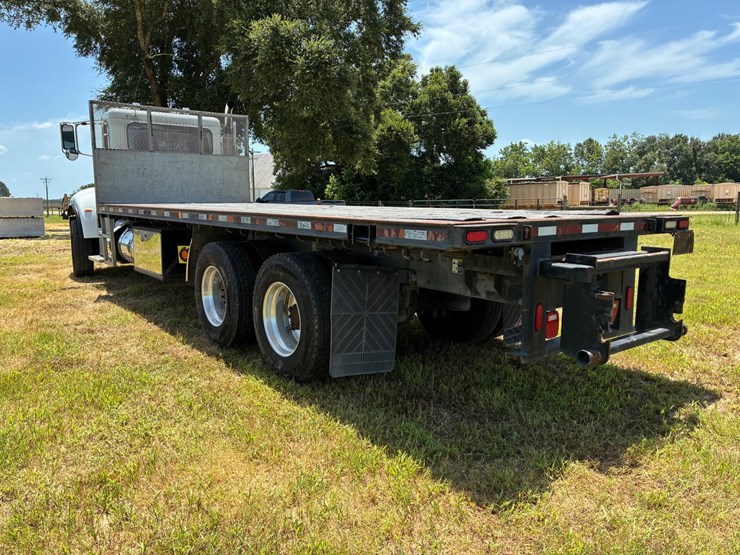 #9920-•-2015-peterbilt-image-5