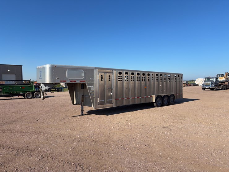 2009-wilson-livestock-trailer-image-1