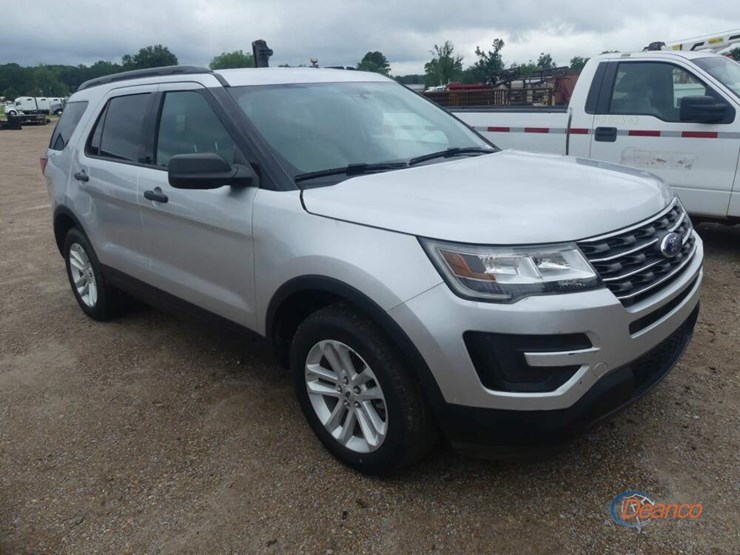 2017-ford-explorer-image-1