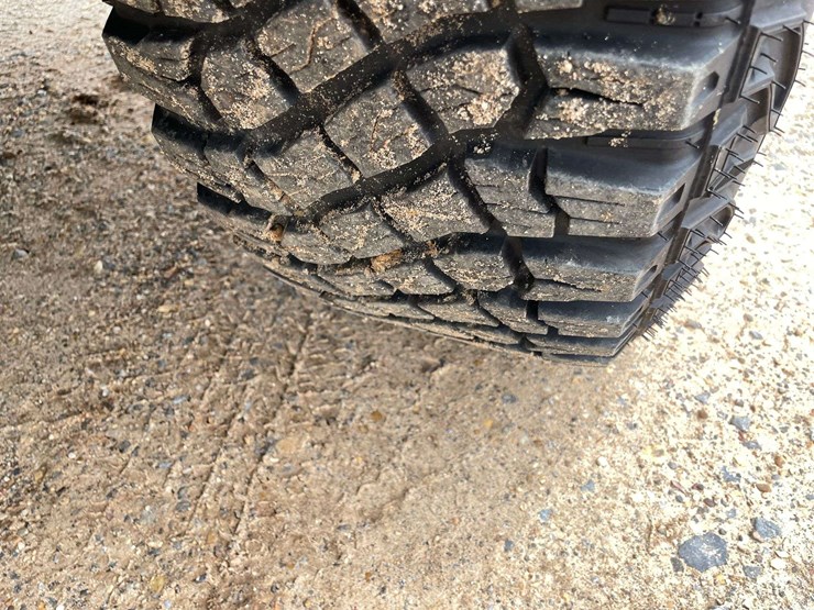 2013-ford-f150-raptor-image-23