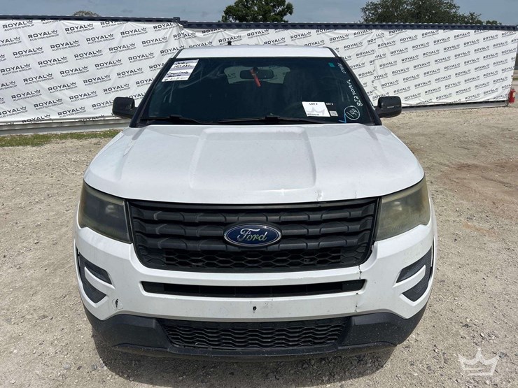 2016-ford-explorer-image-24