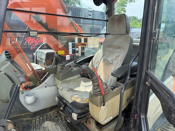 2015-hitachi-zx350lc-6n-image-22