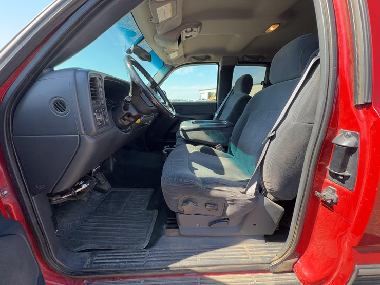 2001-chevrolet-silverado-1500-image-22