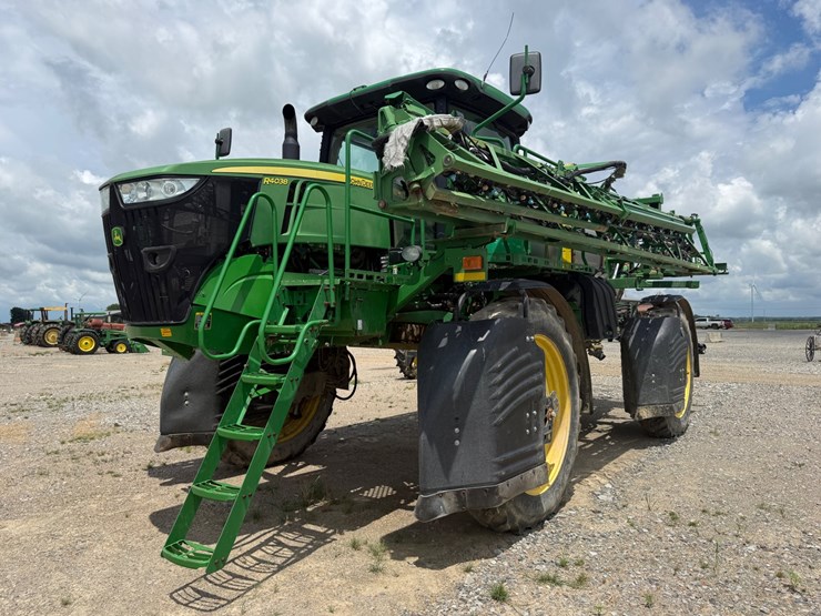 2016-john-deere-r4038-image-1