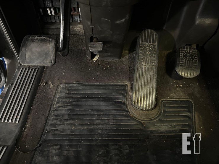 2011-kenworth-t660-image-16
