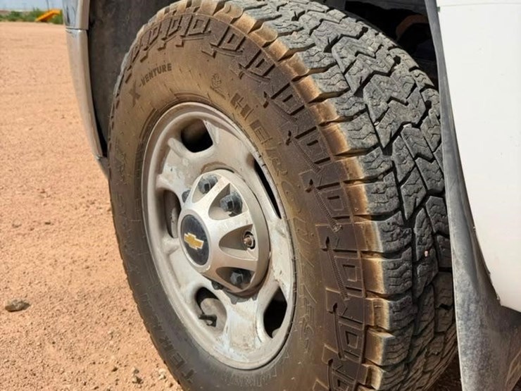 2013-chevrolet-silverado-2500hd-image-19