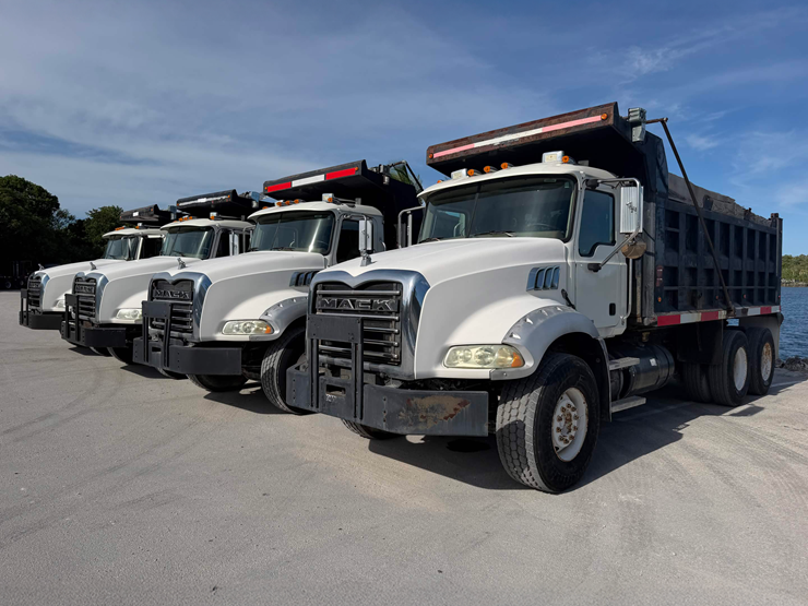 2006-mack-granite-ct713-image-1