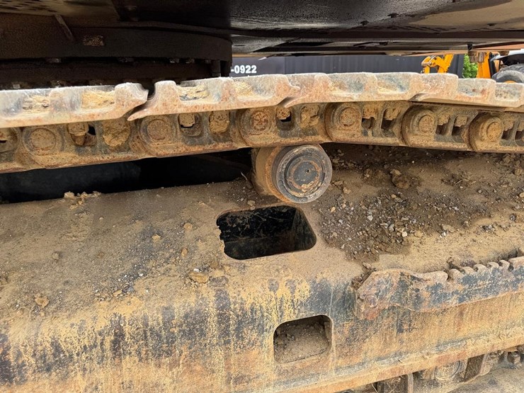 2015-hitachi-zx350lc-6n-image-14