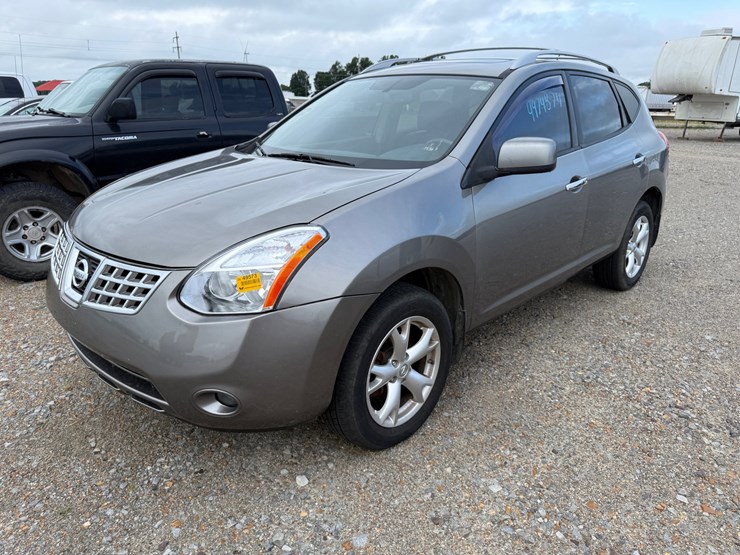 2010-nissan-rogue-image-1