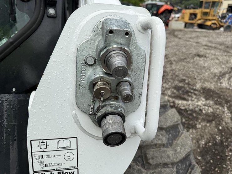 2024-bobcat-s650-image-11