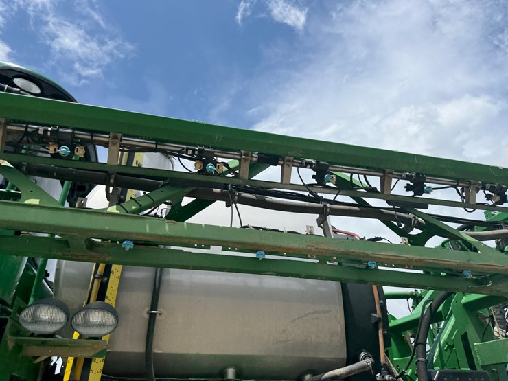 2016-john-deere-r4038-image-86