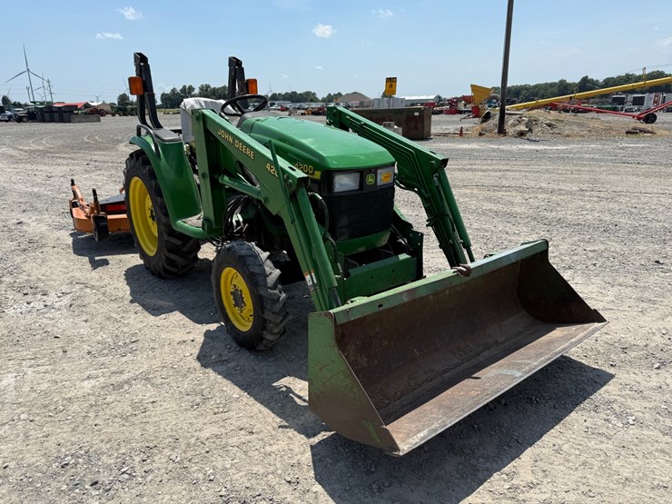 2000-john-deere-4200-image-3