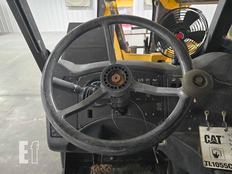 2013-caterpillar-tl1055c-image-14
