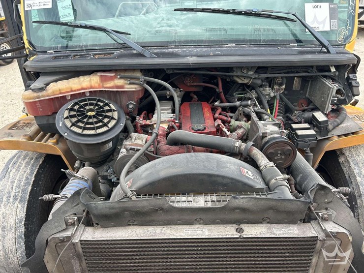 2011-freightliner-b2-image-7