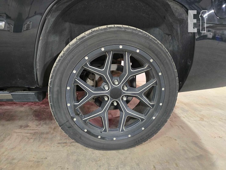 2013-cadillac-escalade-image-22