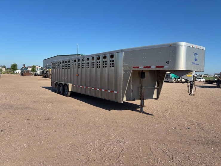 2009-wilson-livestock-trailer-image-3
