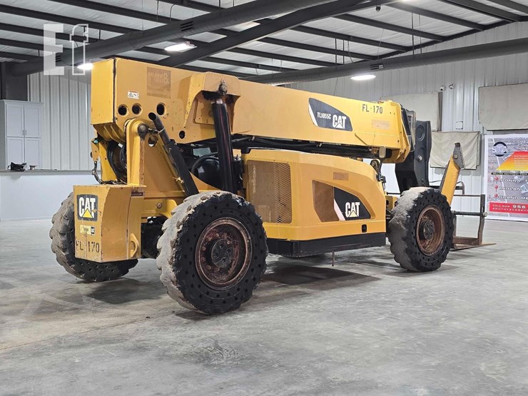 2013-caterpillar-tl1055c-image-3
