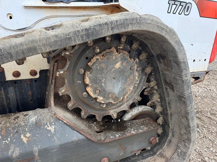 2021-bobcat-t770-image-15