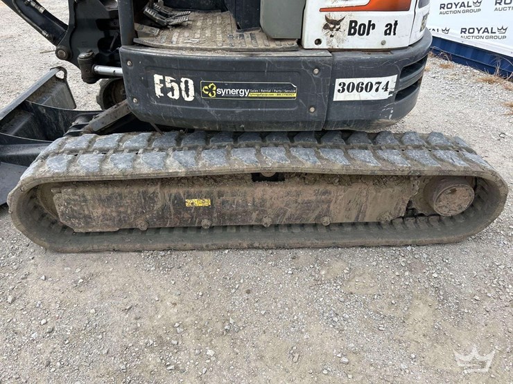 2019-bobcat-e50-mini-excavator-image-24