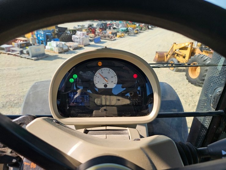 massey-ferguson-7624-image-43
