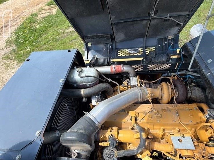 2015-deere-470g-lc-image-33