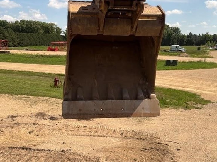 2015-deere-470g-lc-image-21