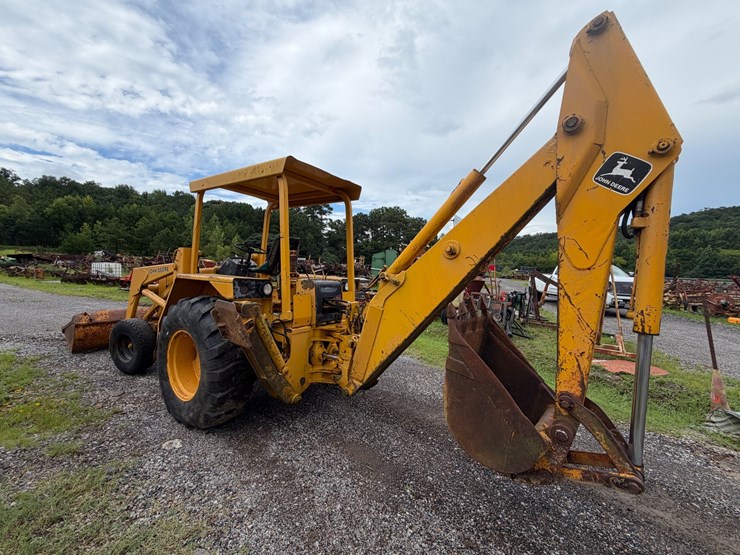 1976-deere-310a-image-6
