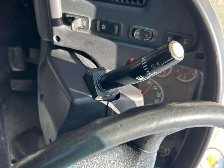 2016-freightliner-b2-image-25
