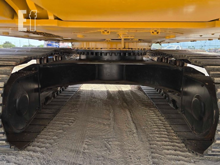 2020-caterpillar-336-image-29