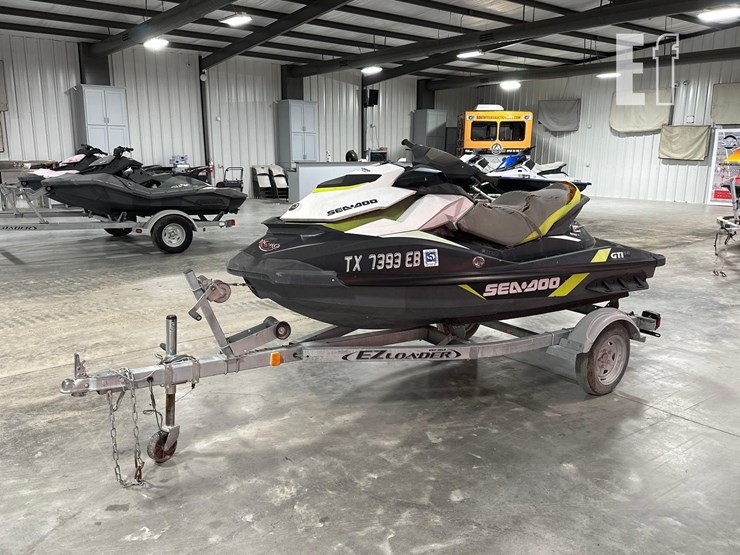 sea-doo-gti-se-personal-watercraft-image-1