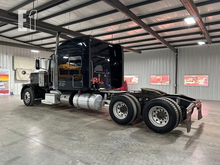 2017-peterbilt-389-image-4