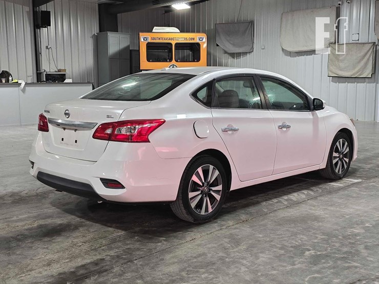 2017-nissan-sentra-image-3