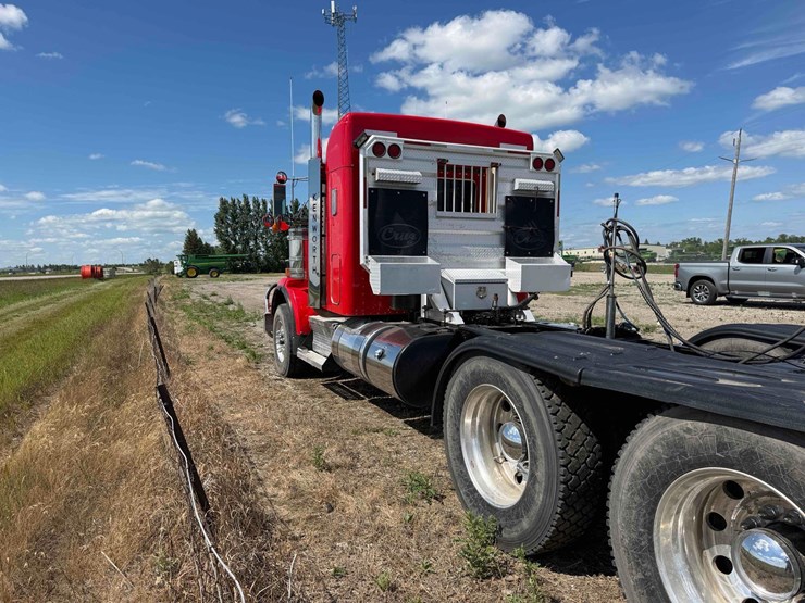 2012-kenworth-t800-image-16