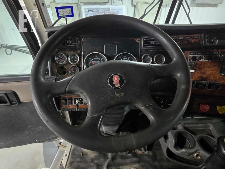 2005-kenworth-t800-image-10