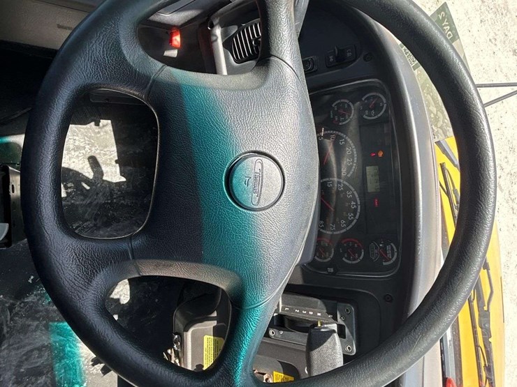 2016-freightliner-b2-image-23